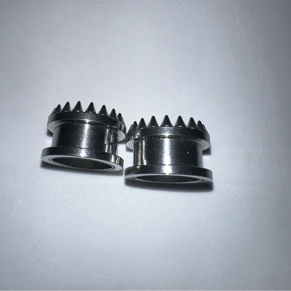 New 16 mm Ear Plugs piercings Earrings lobes never worn - Picture 3 of 7